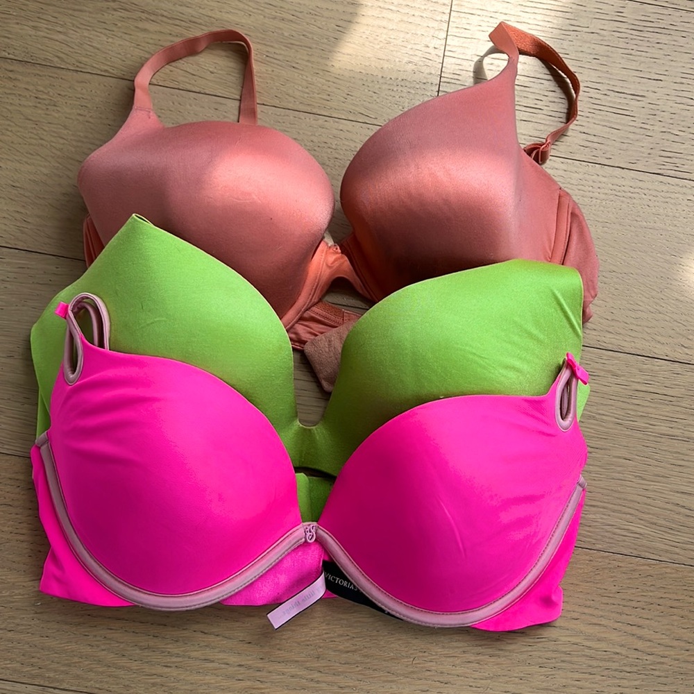 Victoria’s Secret Bras 34d ($150 value)